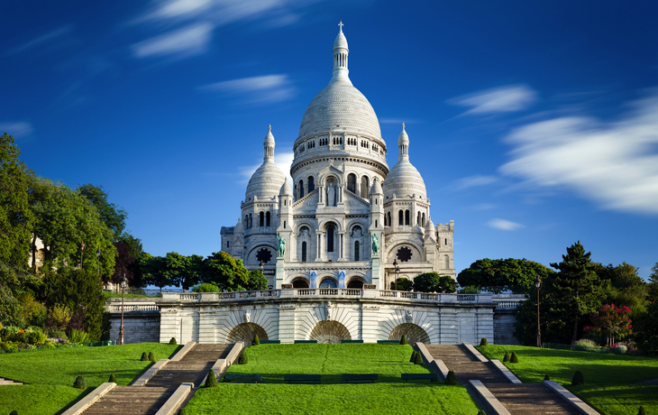 Basilique Sacré Coeur de Montmartre in Paris bei schönem Wetter