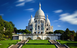 Basilique Sacré Coeur de Montmartre in Paris bei schönem Wetter